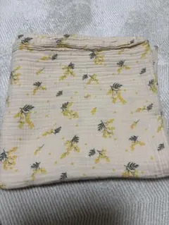 ガルボアンドフレンズ ミモザ花柄 コットンおくるみ