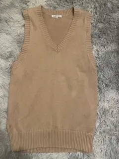 CONOMi ベージュ Vネック ノースリーブ ニットベスト