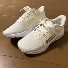 【美品】PUMA レディーススニーカー 23.5 ジム ランニング 白のサムネイル