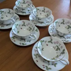 ウェッジウッド ワイルドストロベリー ティーカップ＆ソーサー