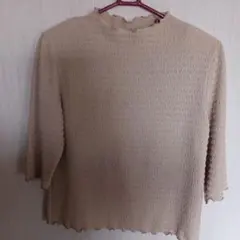 ベージュ フリルネック 五分袖 Tシャツ　肩パット入り