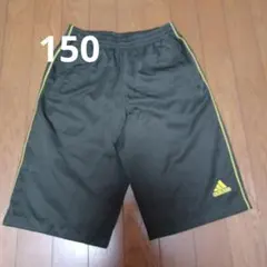 adidas ハーフパンツ カーキー