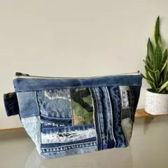 【専用 】 大きめポーチ デニム　リメイク　バッグ 旅行