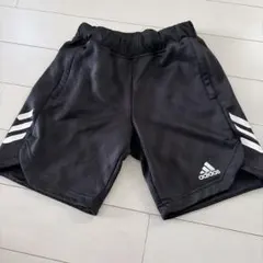 adidas サッカー　キッズ　ブラック ハーフパンツ 3本ストライプ　140
