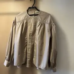 ベージュ 長袖 シャツ