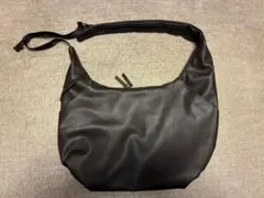 GU コクーンショルダーバッグ　ブラウン