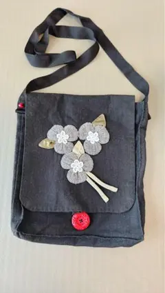 値下げ　ショルダーバッグ お花の刺繍 ハンドメイド