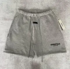 ESSENTIALS グレー ショートパンツ