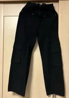 黒ミームセレクトのパンツ
