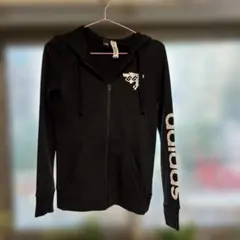 アディダス ブラック パーカー XS