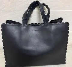 FURLA ブラック ハンドバッグ スカラップ