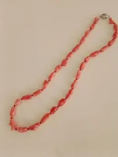シルバー留め具のピンク珊瑚ネックレス
