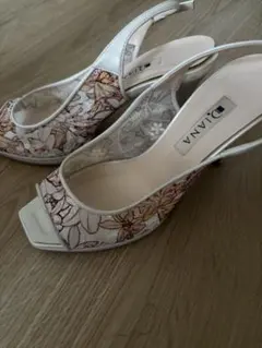 DIANA 花柄レース バックストラップサンダルのサムネイル