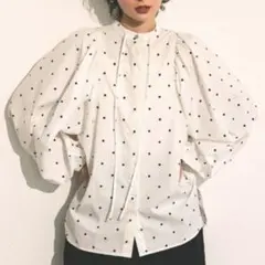 【最終値下げ】ドット柄 ボリュームスリーブブラウスのサムネイル