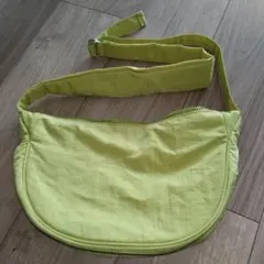 Quon　ライムグリーン ショルダーバッグ　ボディバック　半月型