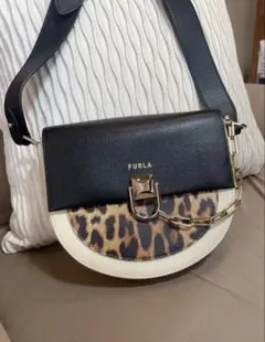 極美品✨フルラ 現行ロゴ ミニショルダーバッグ レオパード 豹柄 