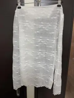 ホワイトニット長袖トップス
