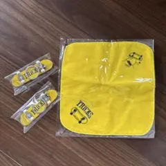 TRICKS スケボーキーホルダー2個・ハンカチ