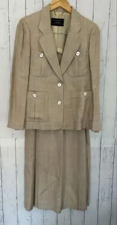 LELIAN スーツ　ベージュ　シルク混　13号