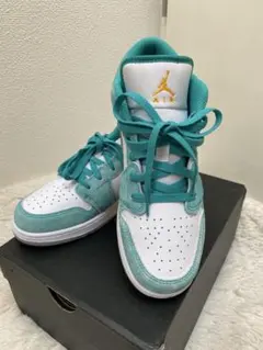 NIKE AIR JORDAN 1 LOW SE NEWEMERALD 24cm