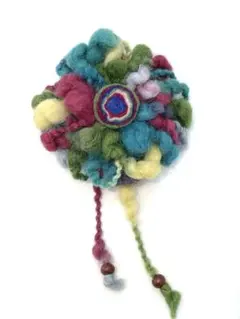 超かわいい！花形ウールブローチ ハンドメイド