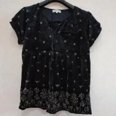 花柄入り　可愛い　おしゃれ　ブラックベルベット調　チュニック　 Lサイズ