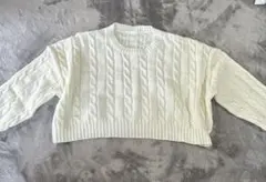 ホワイト ケーブルニット クロップドセーター ショート丈