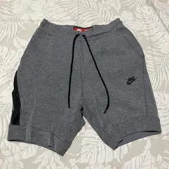 NIKE ハーフパンツ　グレー
