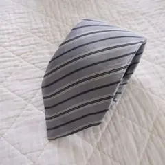 les mues シルバーストライプ　ネクタイ