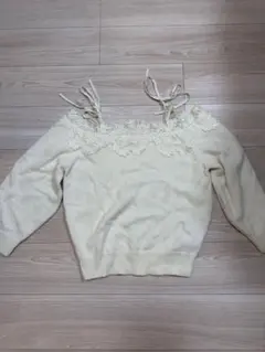 SNIDEL アイボリー オフショルダー セーター