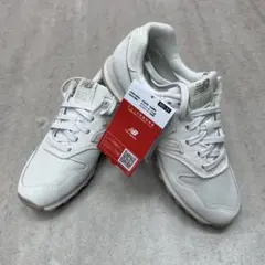 New Balance ホワイト スニーカー373
