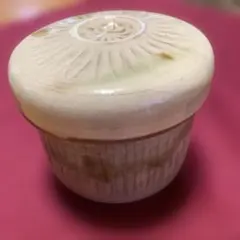 陶器の収納容器 蓋付き 中型