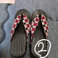 伝統的な木製下駄 赤白のお花模様サイズ的には22.5だと思います