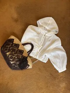 ♡ふんわりとした シアー感が可愛い 白のマウンテンパーカー♡