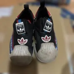 adidas スニーカー 黒/赤/青　17センチ