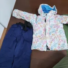 子ども用スキーウェアセット（アルファベット模様）