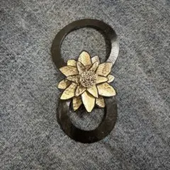 スカーフアクセ花モチーフの8の字型