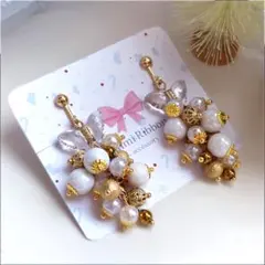 ぷっくり冬のパール調ビーズイヤリング/ニッケルフリー 揺れるゴールド