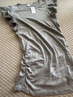 ★お値下げ❗️リブ編みフリルスリーブ トップス　シルバーグレー（メタリック仕上げ）