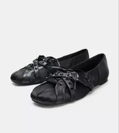 ZARA レースアップ フラットシューズ ブラックのサムネイル