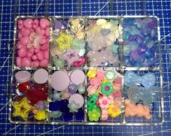 多様なプラスチックビーズセット