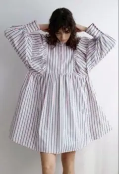 美品　COEL ボリュームスリーブ ミニワンピースのサムネイル