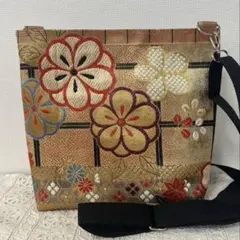 お値下げしました！着物帯リメイク　ゴールド和風花柄ショルダーバッグ ハンドメイド