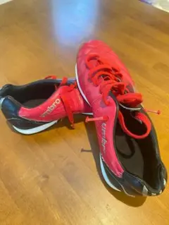 アンブロ UTS5605JRB 室内用サッカーシューズ（22.5cm 赤）