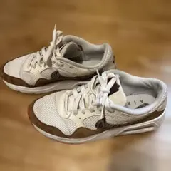 Nike スニーカー ホワイト/ブラウン