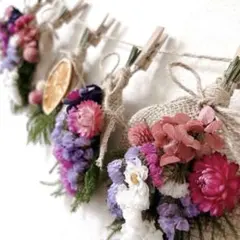 ドライフラワー　ナチュフラワー　濃いピンク　ガーランドライオレンジ付