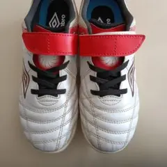 umbro サッカートレーニングシューズ幅広ワイド23センチ