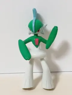 5.小さくてかわいいエルレイドフィギュア(^^)