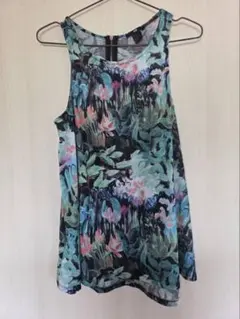k*n様 H&M ボタニカル柄 タンクトップのサムネイル