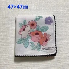 ベネトン　ハンカチ　白地花柄のサムネイル